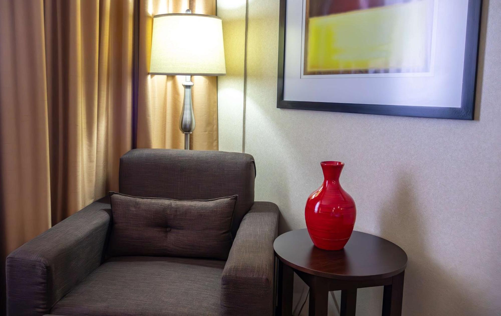 Best Western Premier Monterrey Aeropuerto Esterno foto A vase on a table