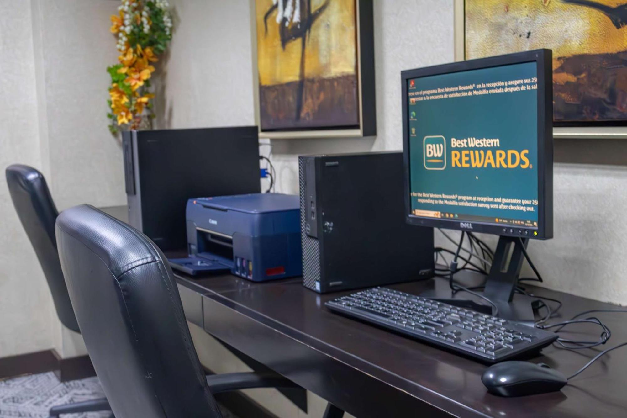 Best Western Premier Monterrey Aeropuerto Esterno foto A computer with a printer