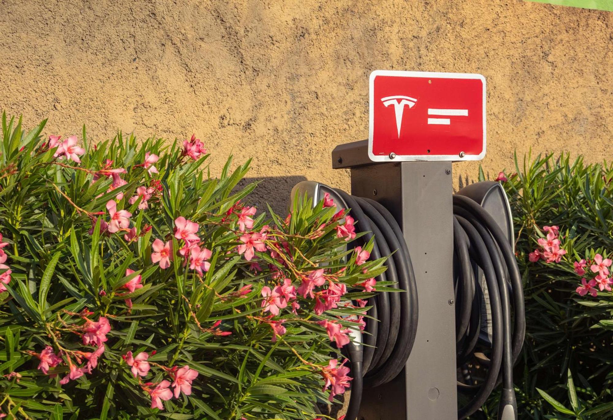 Best Western Premier Monterrey Aeropuerto Esterno foto Tesla Supercharger station in Spain